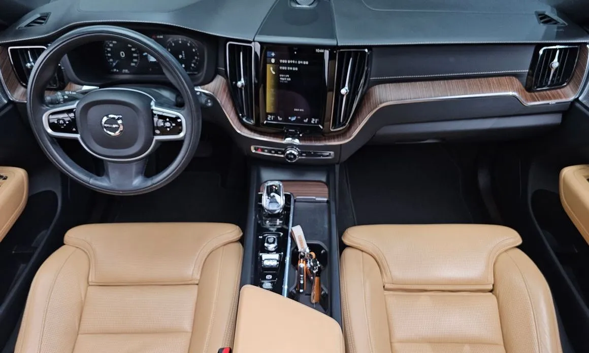 Volvo XC60 2021 из KR, фото 7
