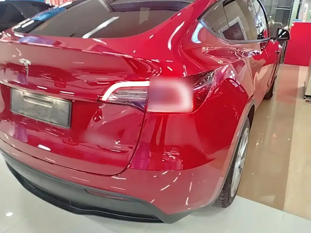 Tesla Model Y — фото 5