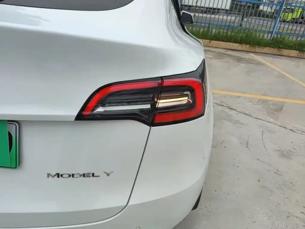 Tesla Model Y — фото 7