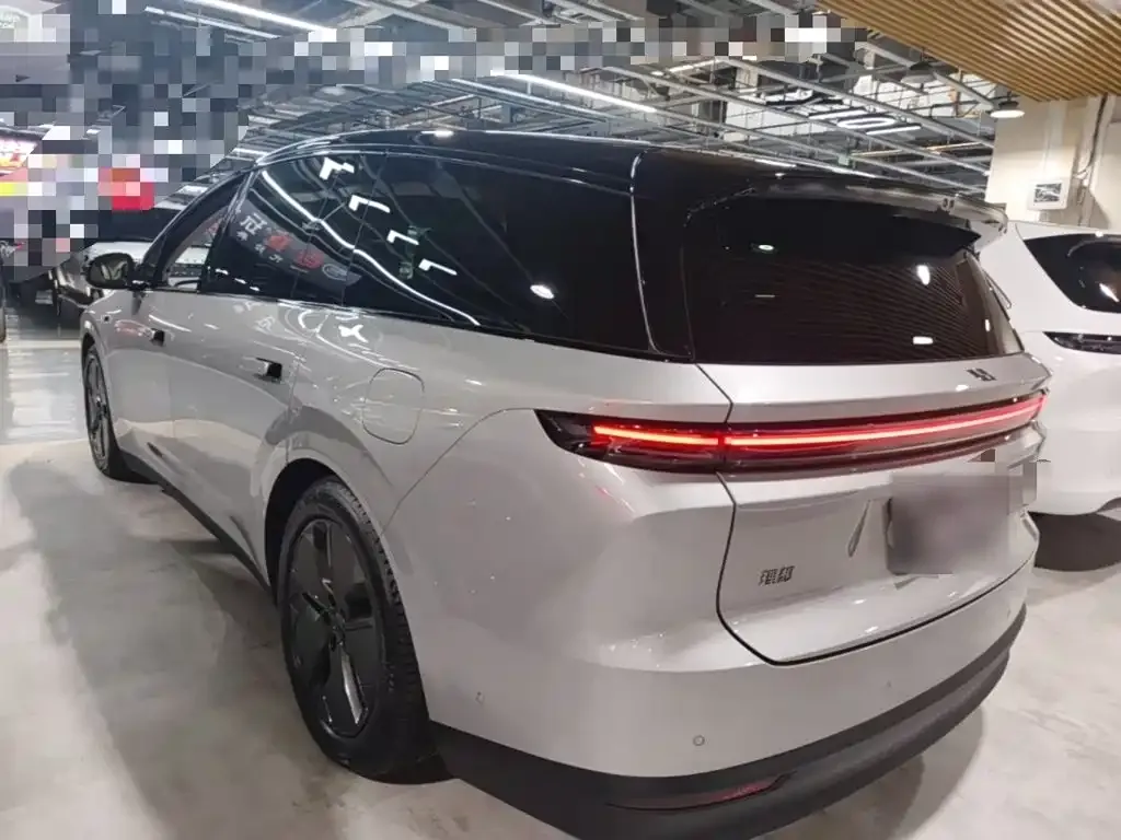 Li Auto i8 — фото 10