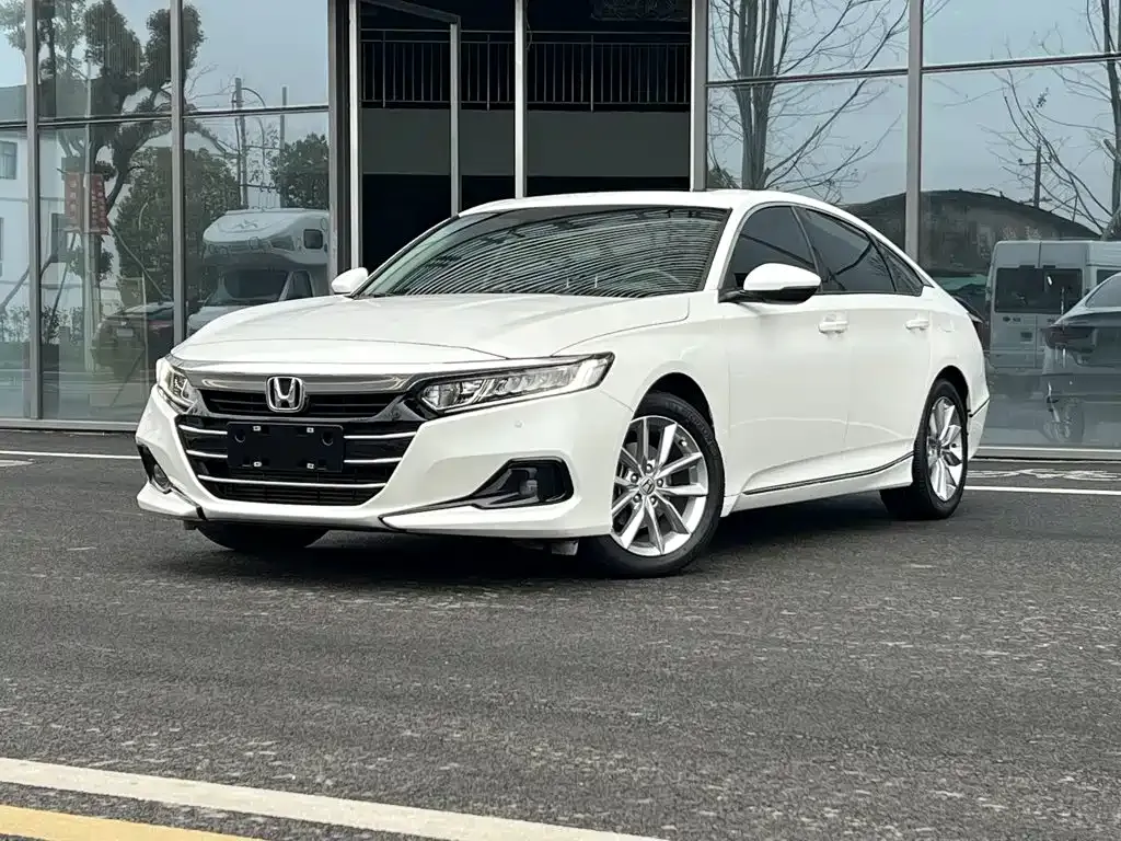 Honda Accord — фото 1