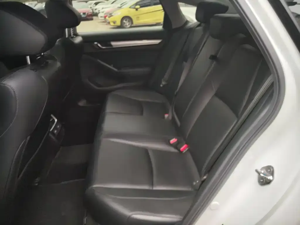 Honda Accord — фото 10