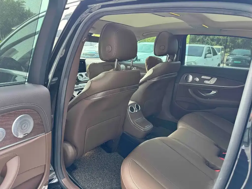 Mercedes-Benz E-Class — фото 3