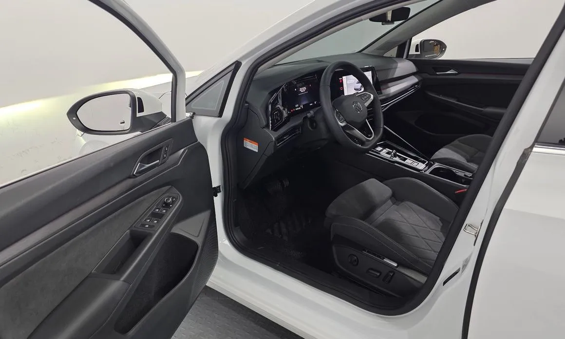 Volkswagen Golf 2024 из KR, фото 4