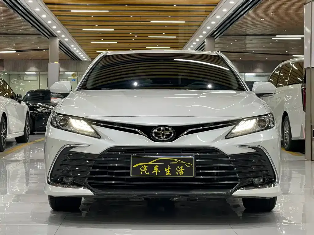 Toyota Camry — фото 3