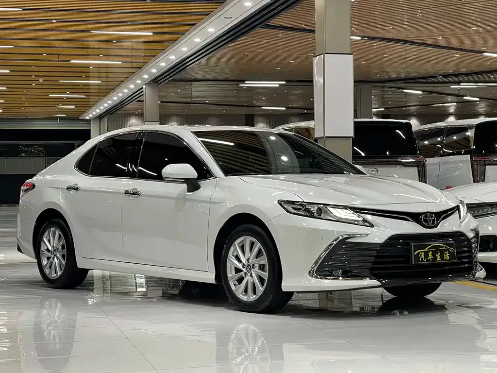 Toyota Camry — фото 7