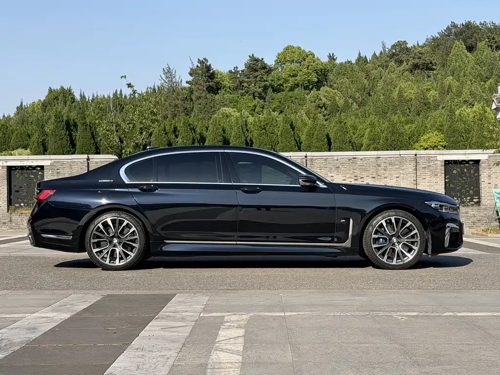 BMW 7 Series — фото 10