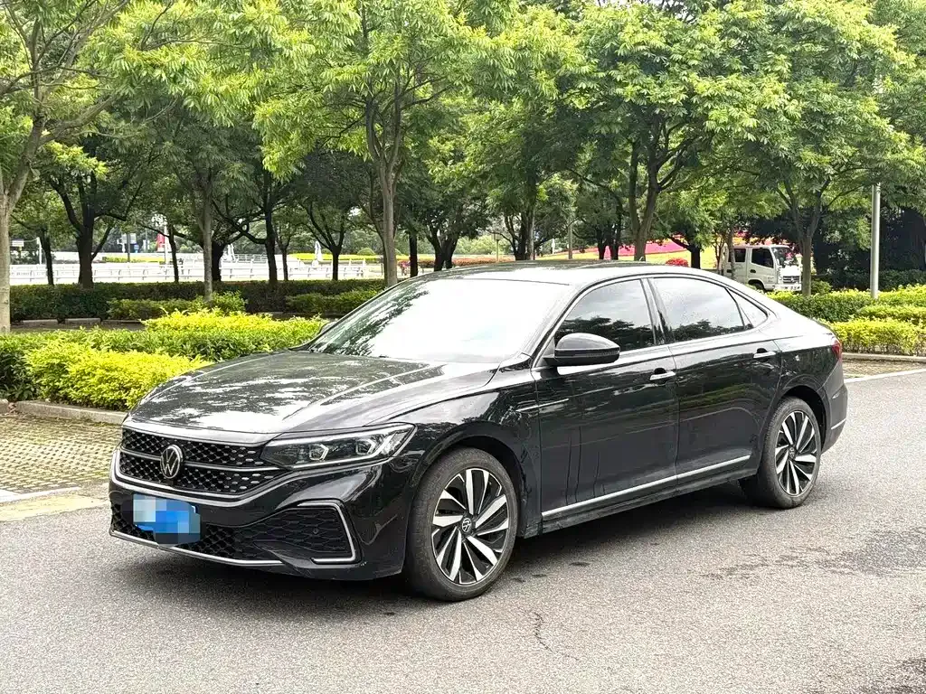 Volkswagen Passat — фото 1