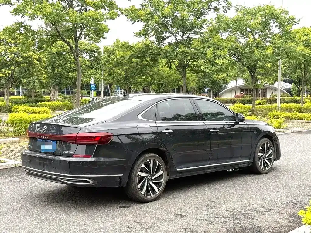 Volkswagen Passat — фото 7