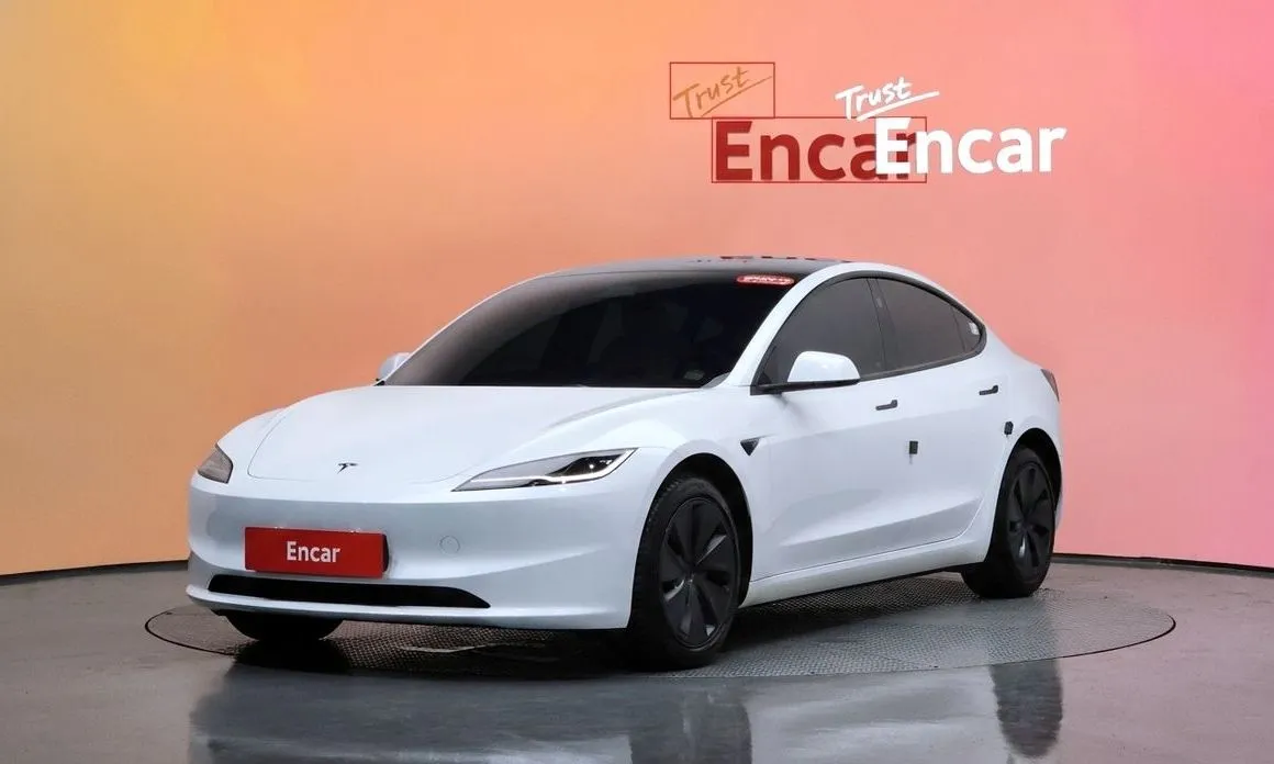 Tesla Model 3 — фото 1