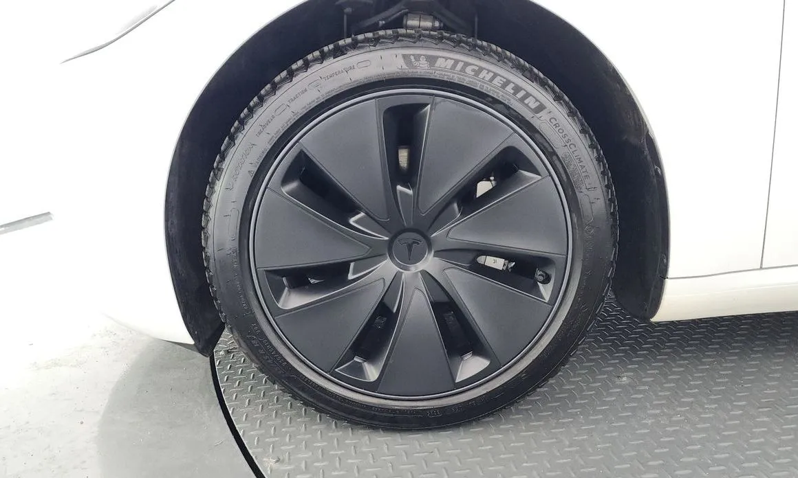 Tesla Model 3 — фото 10