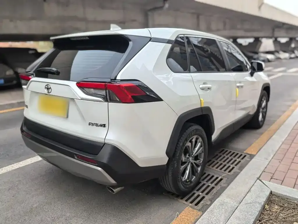 Toyota RAV4 — фото 2