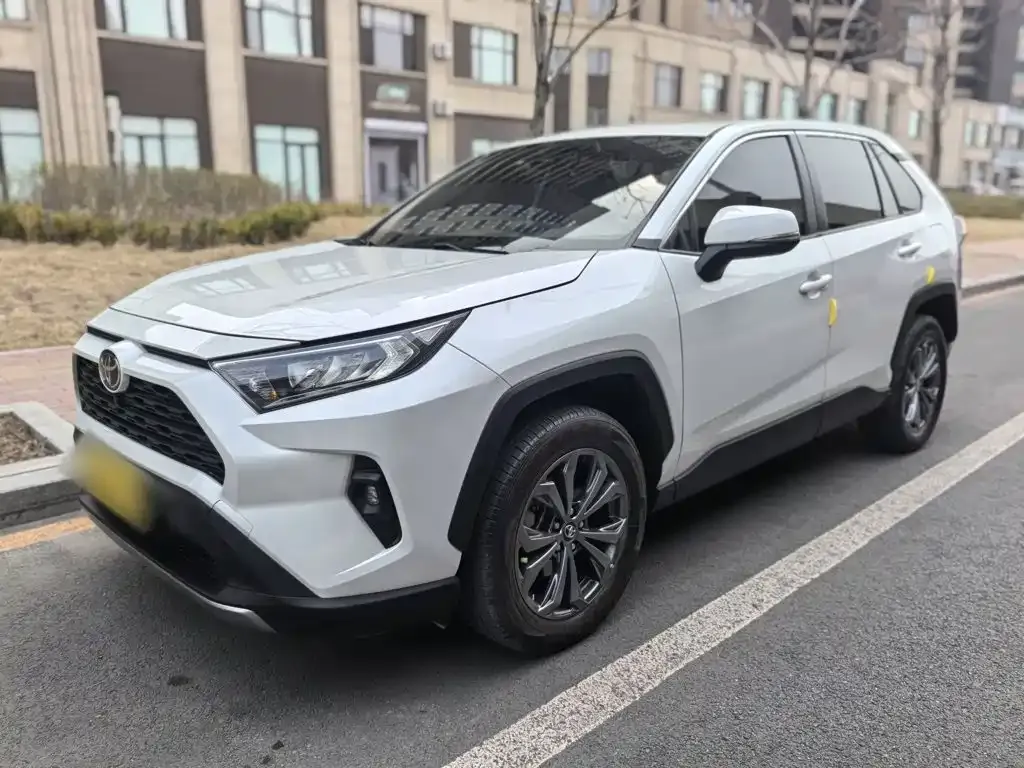 Toyota RAV4 — фото 10