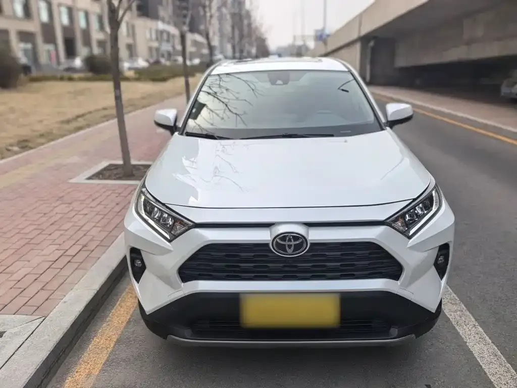 Toyota RAV4 — фото 5