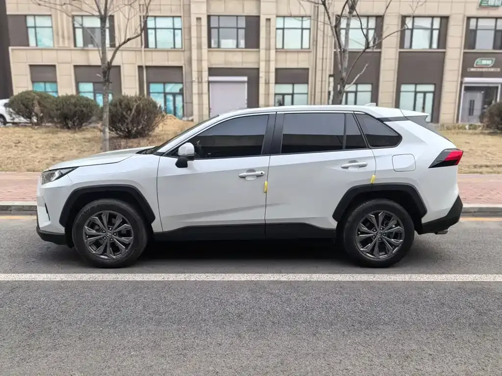 Toyota RAV4 — фото 7