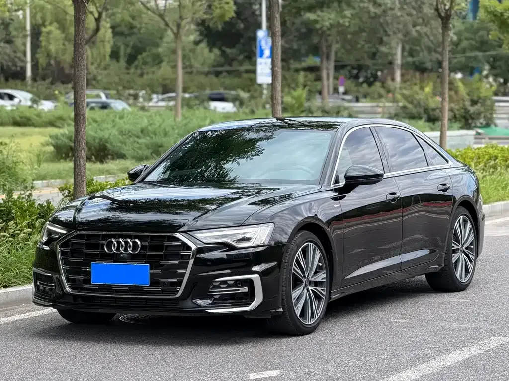 Audi A6L — фото 1
