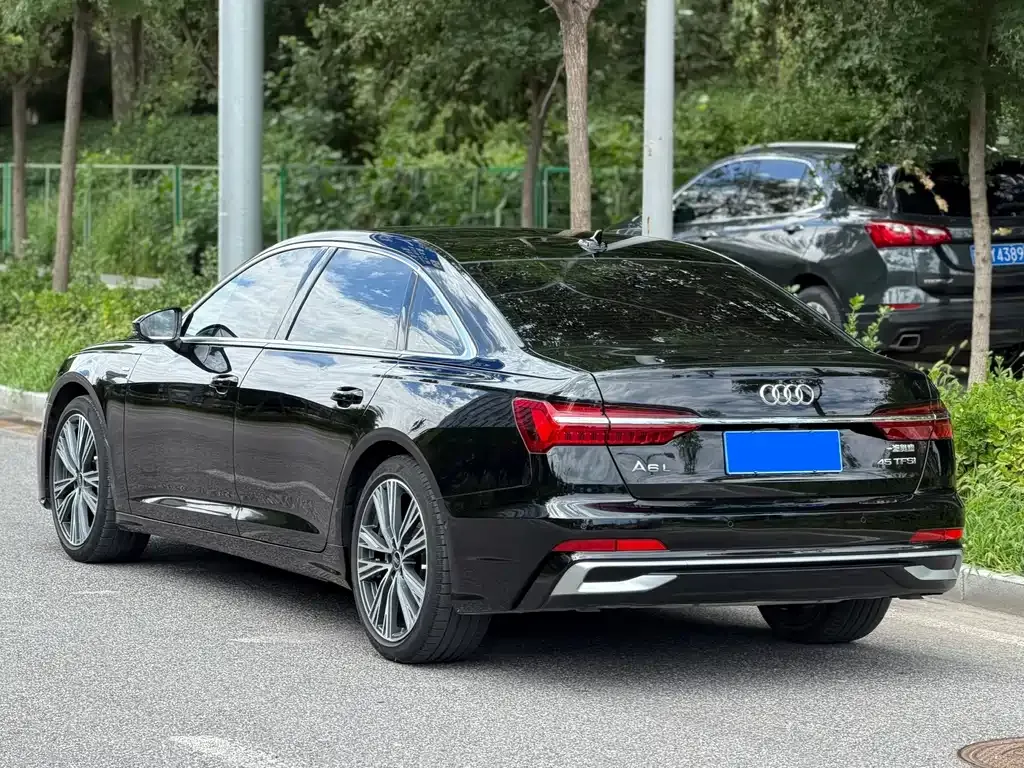 Audi A6L — фото 9