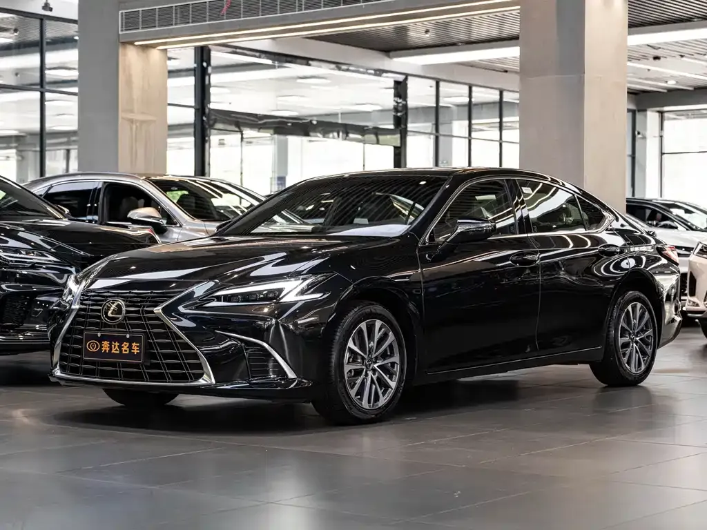 Lexus ES — фото 1