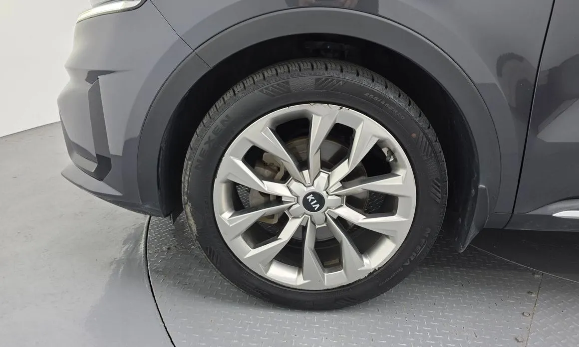Kia Sorento — фото 9