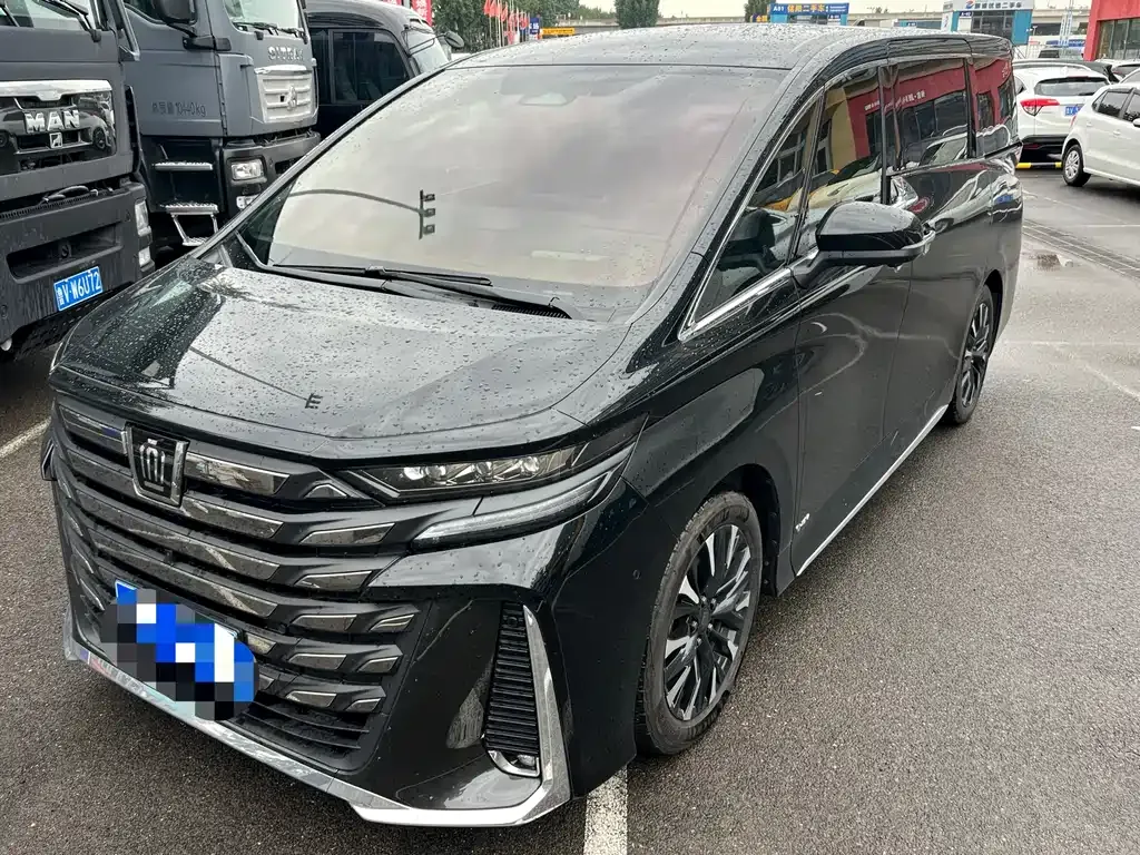 Toyota Vellfire — фото 1