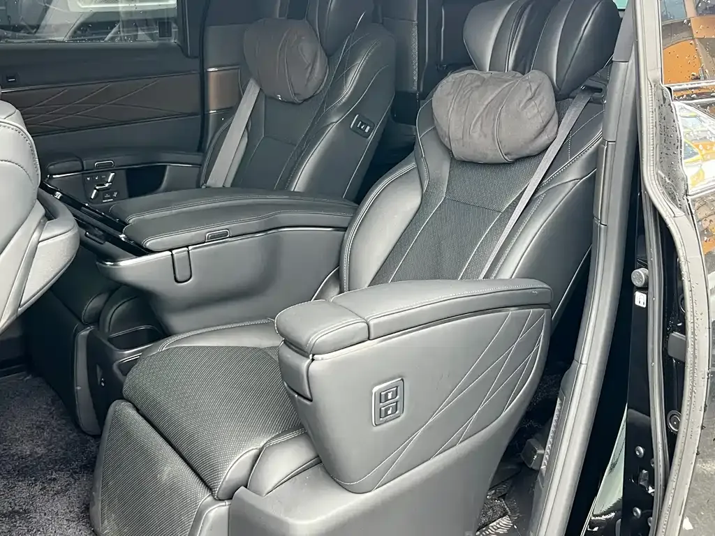 Toyota Vellfire — фото 4