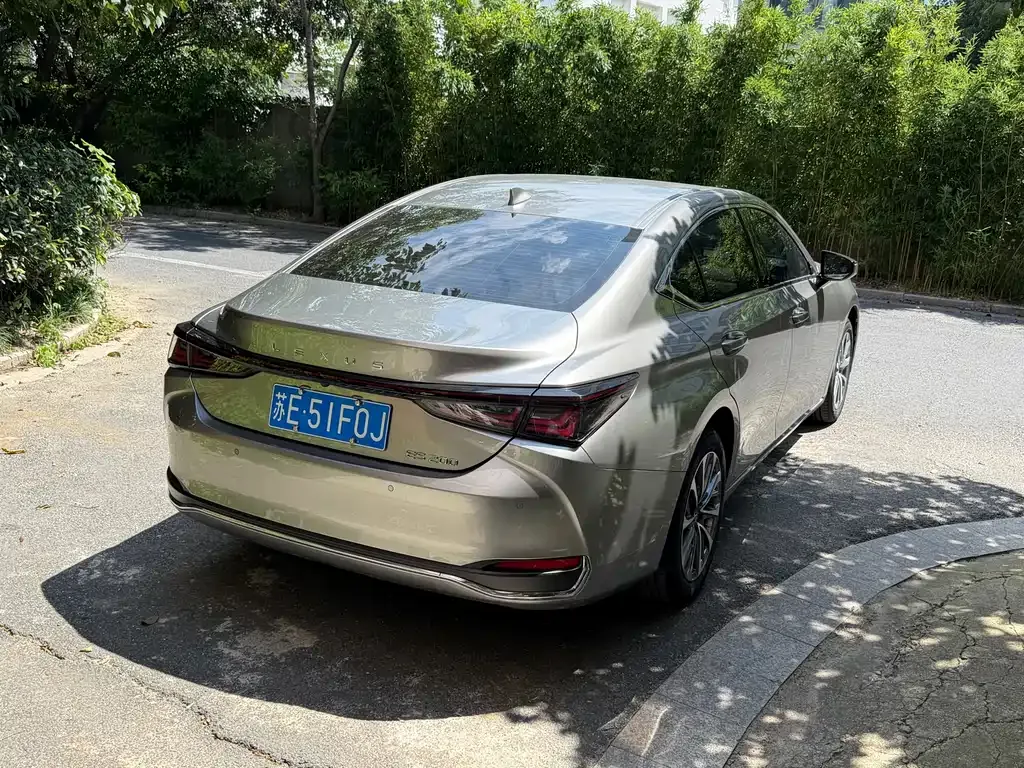 Lexus ES — фото 10
