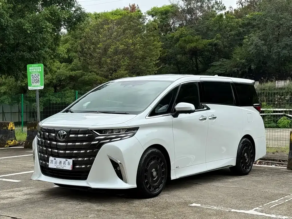 Toyota Alphard — фото 9
