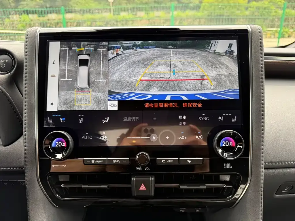 Toyota Alphard — фото 3