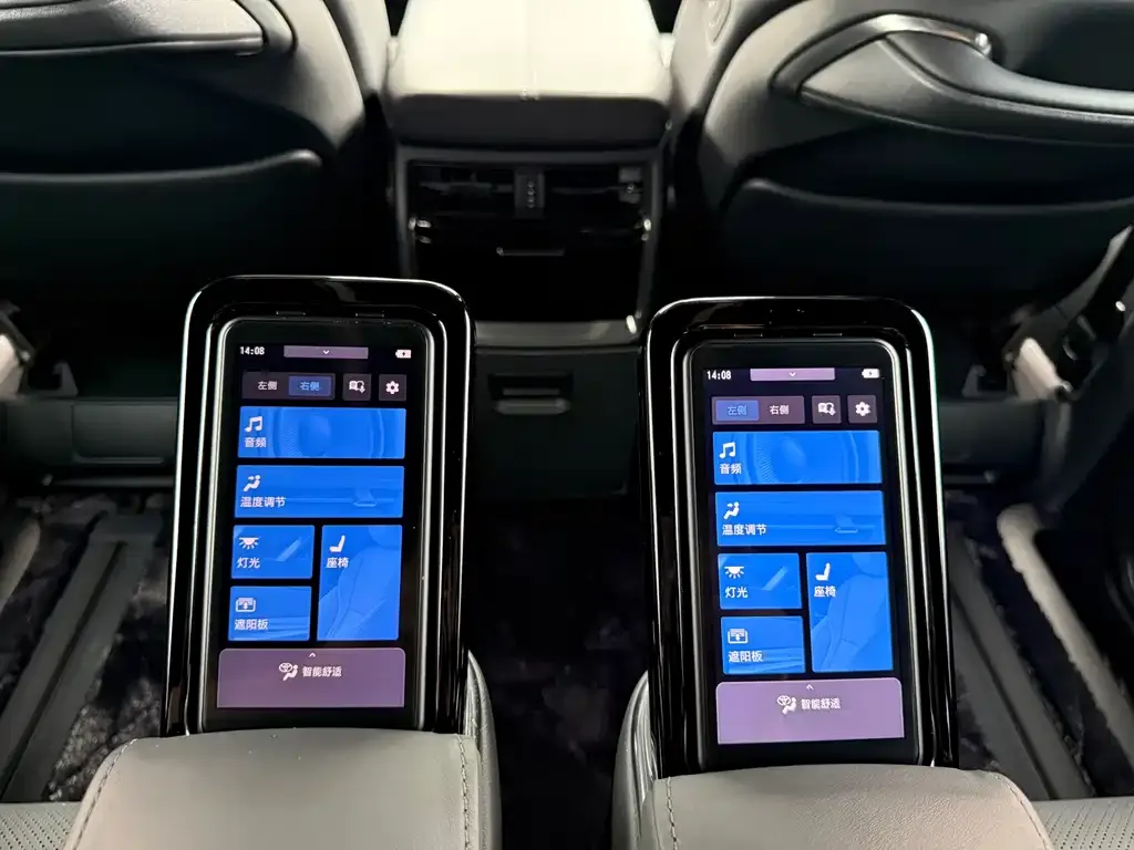 Toyota Alphard — фото 2