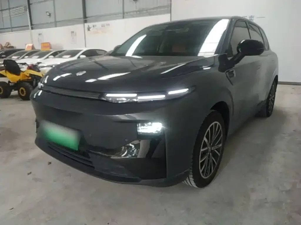 Leapmotor B10