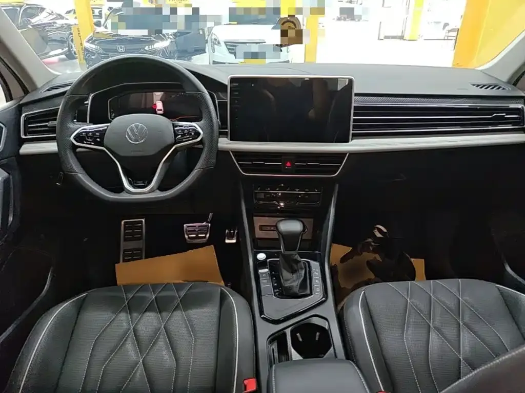 Volkswagen Tiguan L — фото 10
