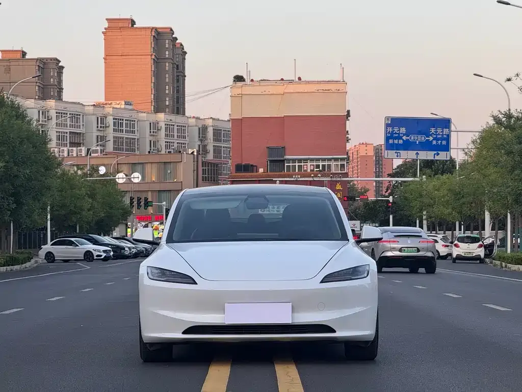 Tesla Model 3 — фото 2