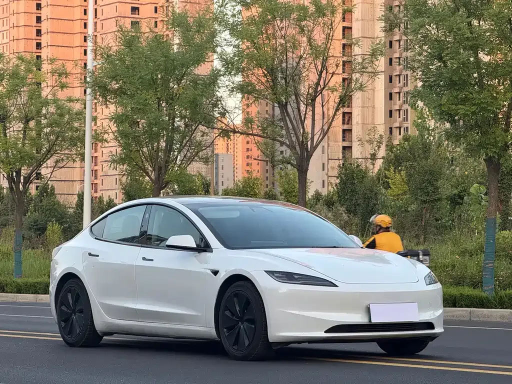 Tesla Model 3 — фото 7