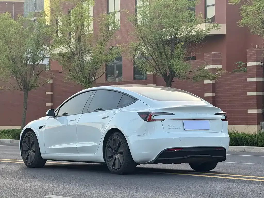Tesla Model 3 — фото 5