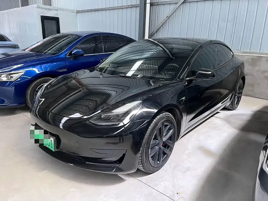 Tesla Model 3 — фото 1