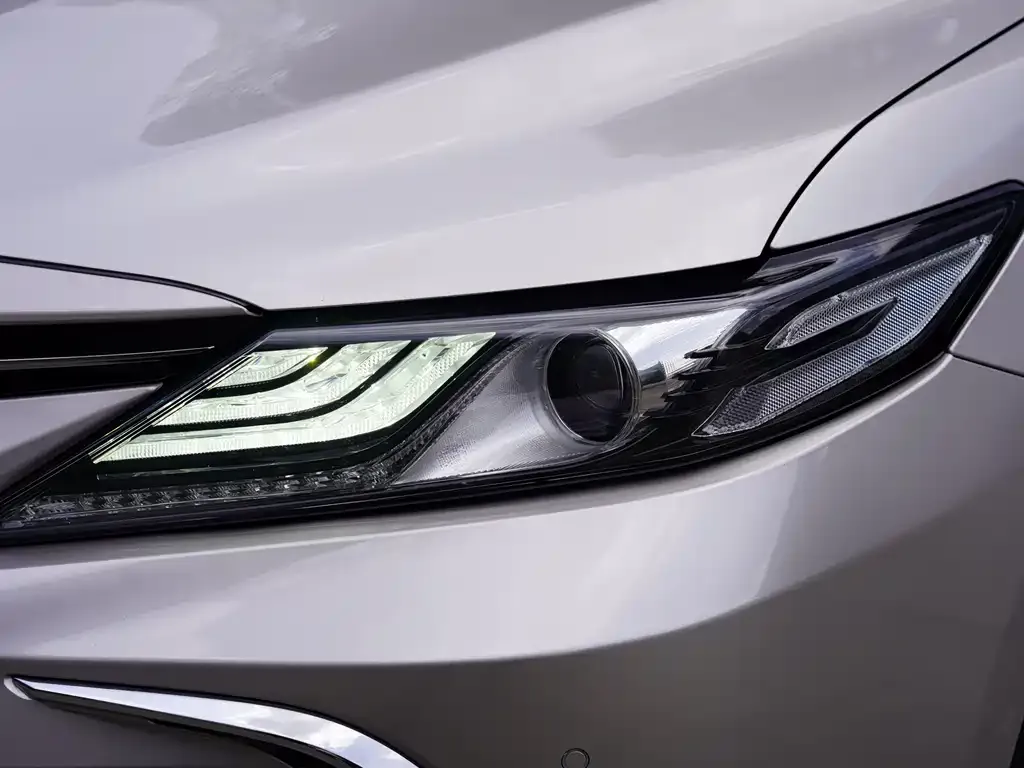 Toyota Camry — фото 2