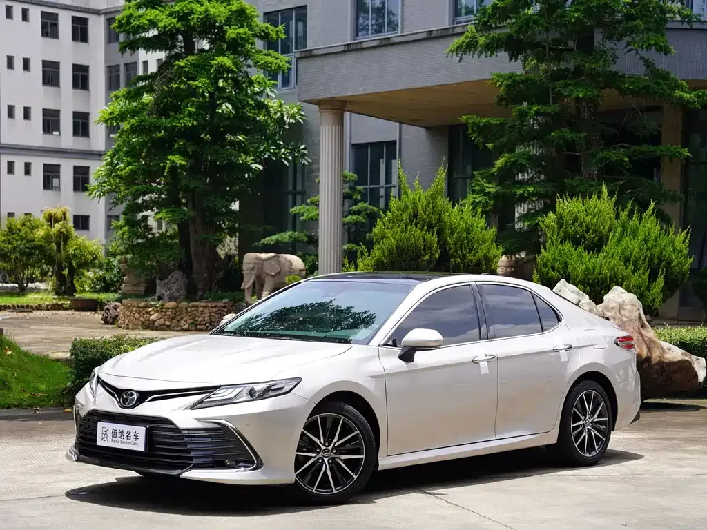 Toyota Camry — фото 7