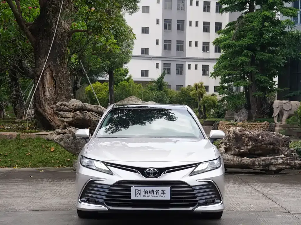 Toyota Camry — фото 9