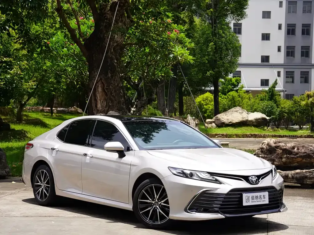 Toyota Camry — фото 8