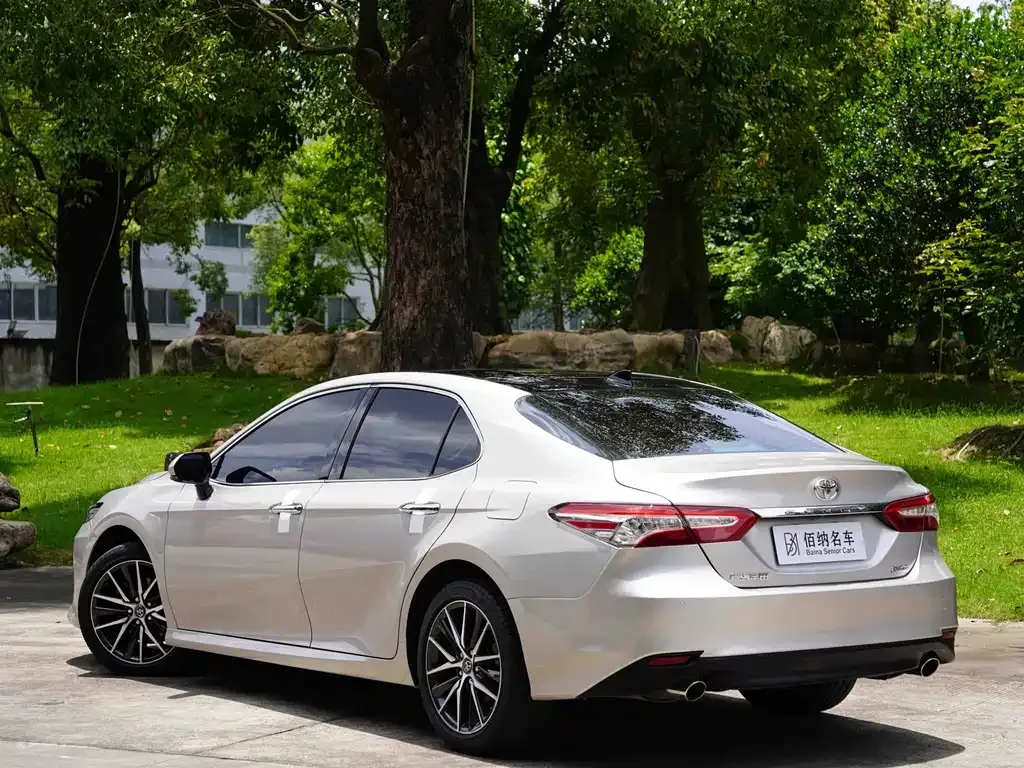 Toyota Camry — фото 6