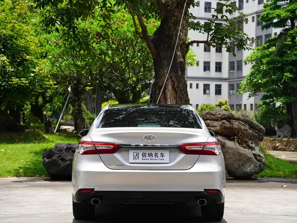 Toyota Camry — фото 10