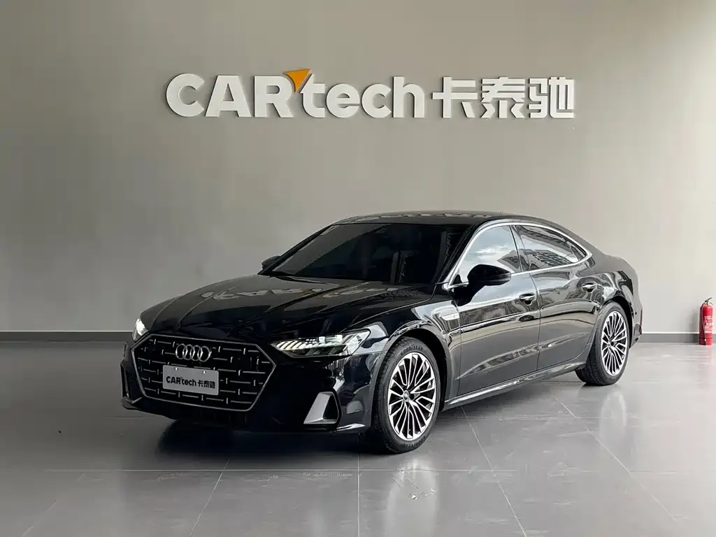 Audi A7L — фото 1
