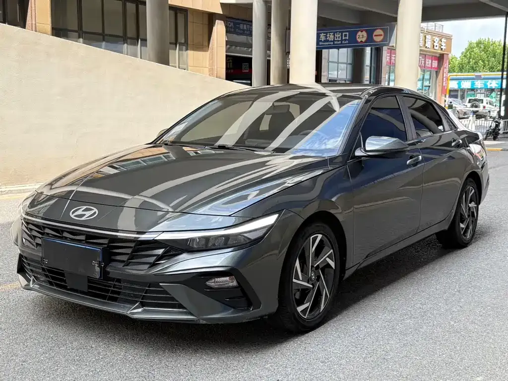 Hyundai Elantra — фото 1