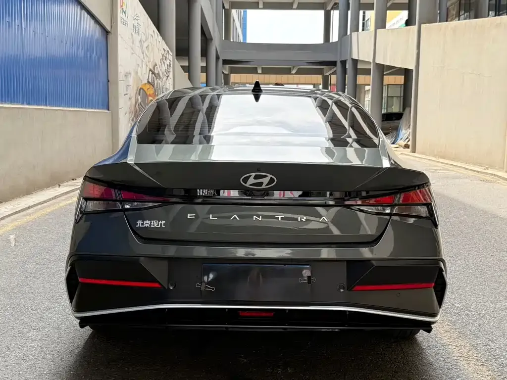 Hyundai Elantra — фото 2