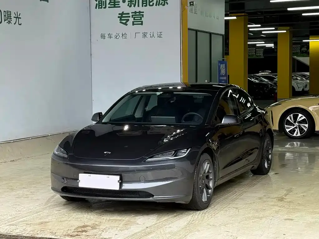 Tesla Model 3 — фото 1