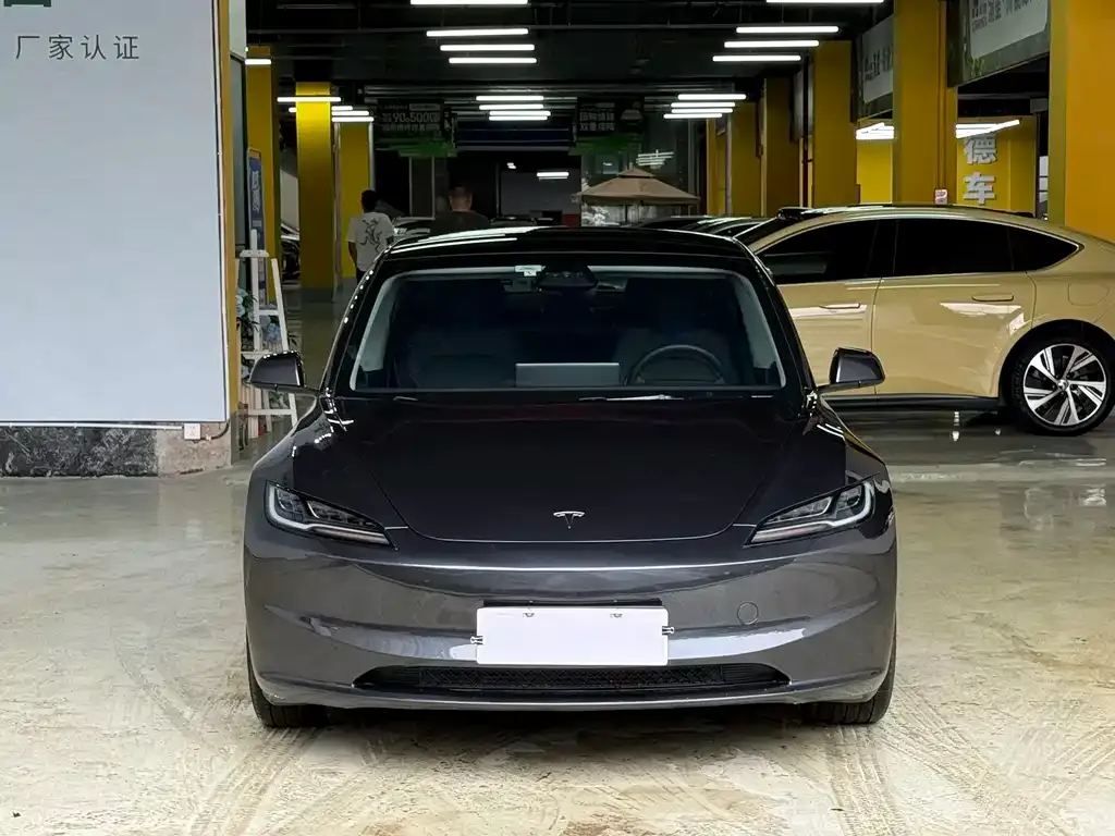 Tesla Model 3 — фото 9