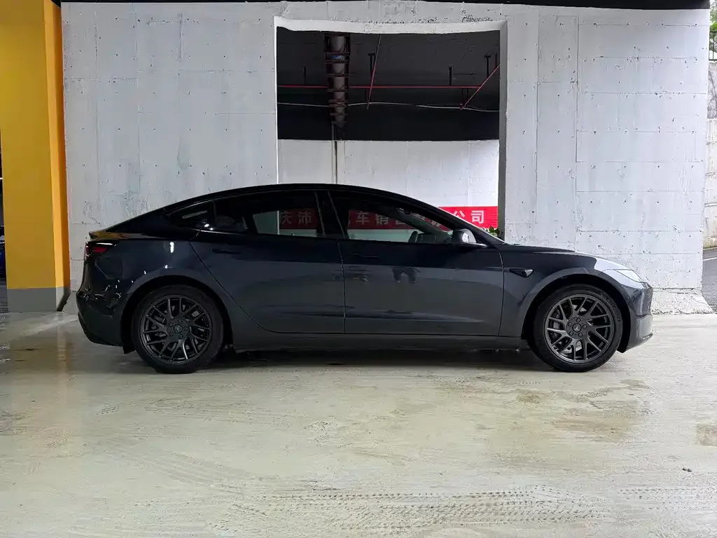 Tesla Model 3 — фото 10