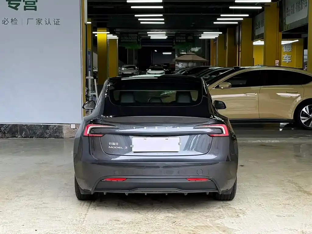 Tesla Model 3 — фото 3