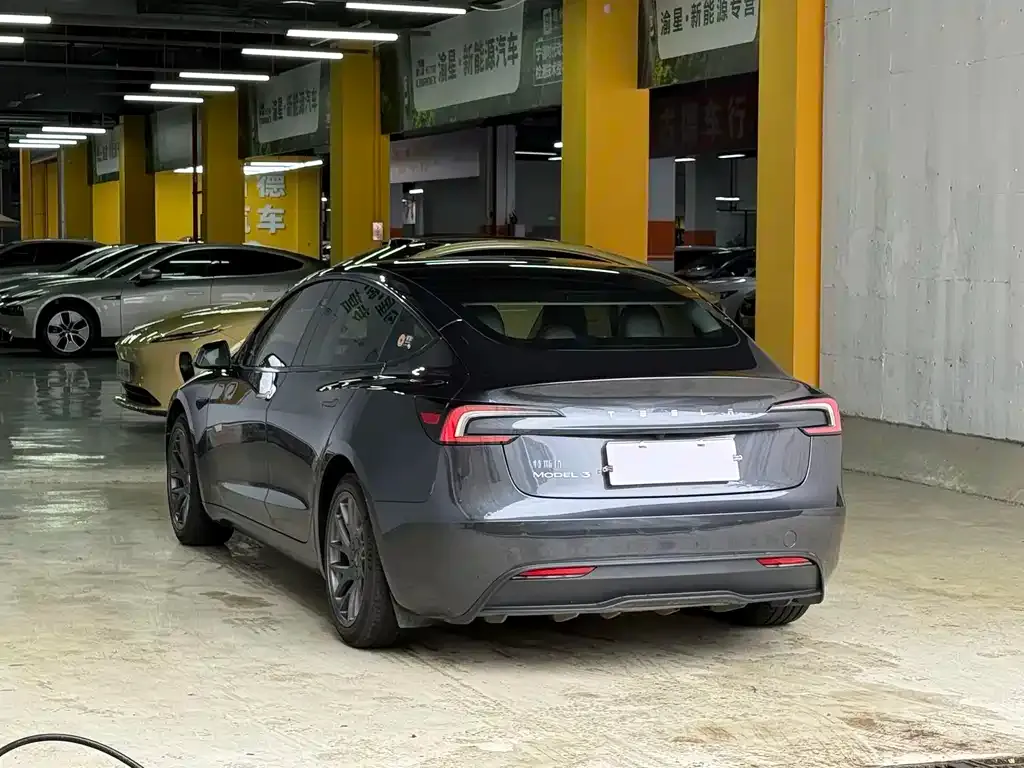Tesla Model 3 — фото 4
