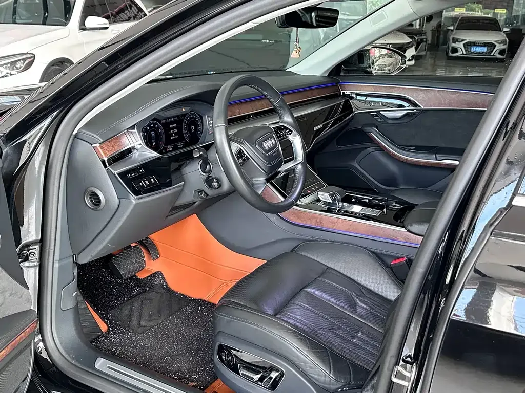 Audi A8 — фото 6